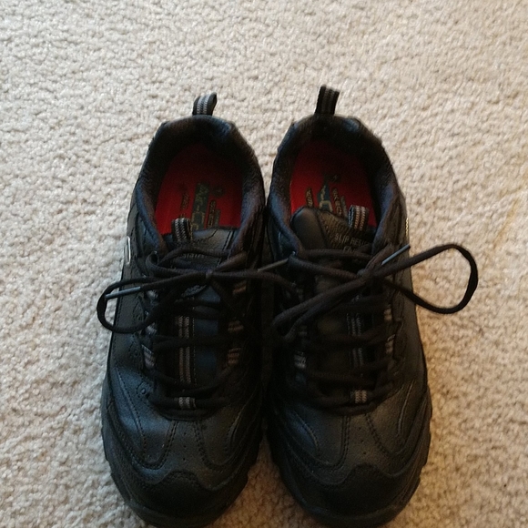 skechers resistant shoes